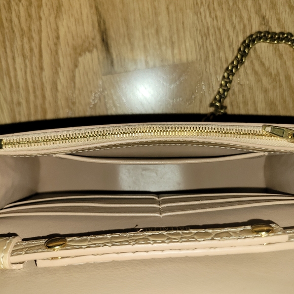Balenciaga Hourglass Croc-Embossed Wallet on Chain - Picture 5 of 6